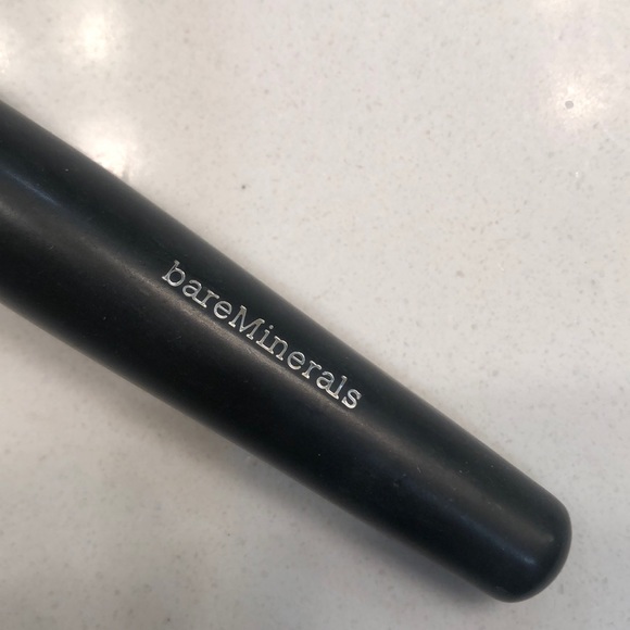 bareMinerals Perfecting Liquid Make Up Face Brush - Picture 4 of 7
